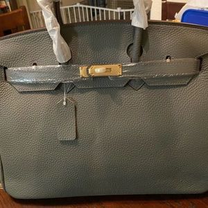 Genuine leather handbag in graphite✨